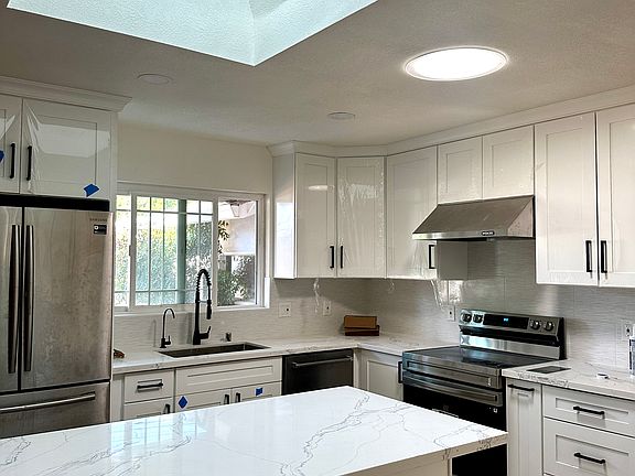 2nd image of 3510 Earl Dr