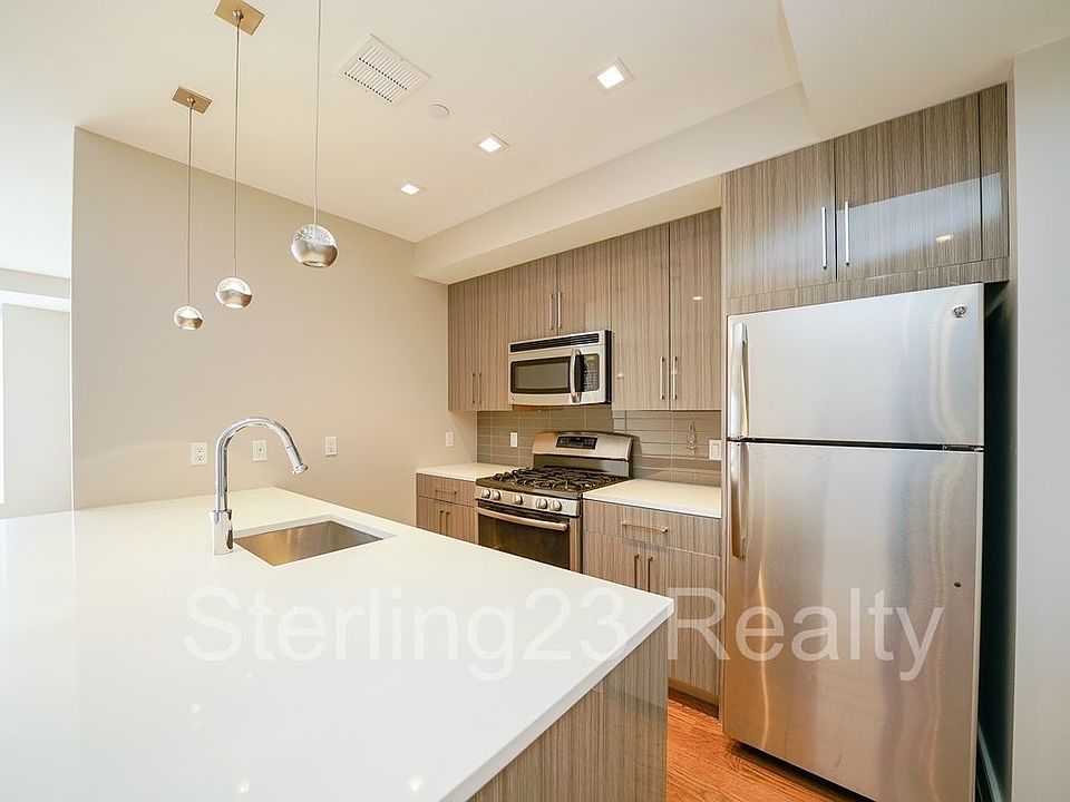 1st image of 2718 Hoyt Ave S #5