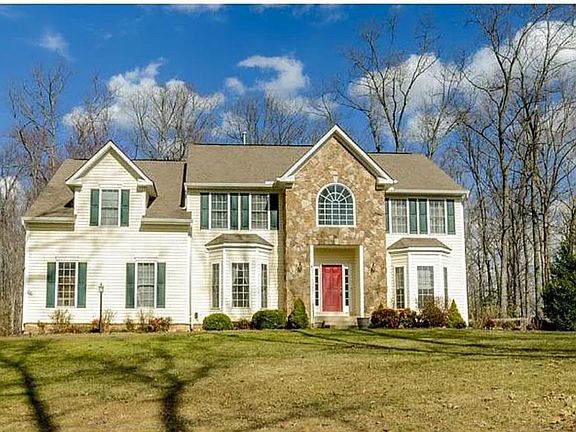 3rd image of 12 Cherry Hill Dr