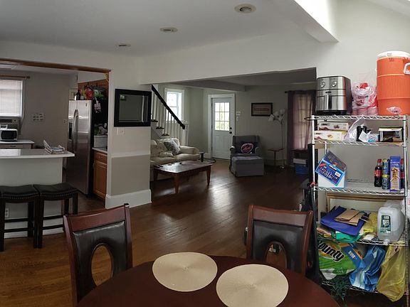 3rd image of 423 Swanson Dr