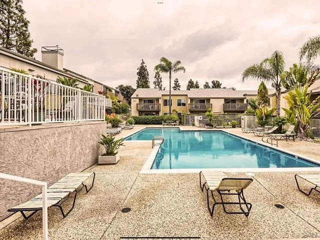 8581 Villa La Jolla Dr #M — Photo 28