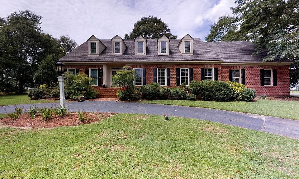1st image of 401 Walnut Creek Dr