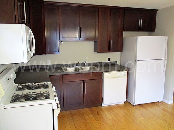 2nd image of 1845 Barclay St N