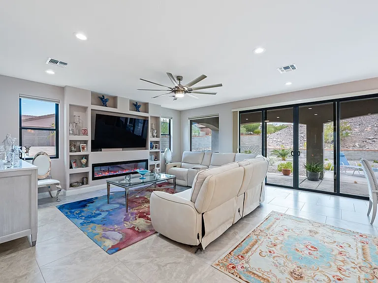 2836 Steamboat Dr — Photo 3
