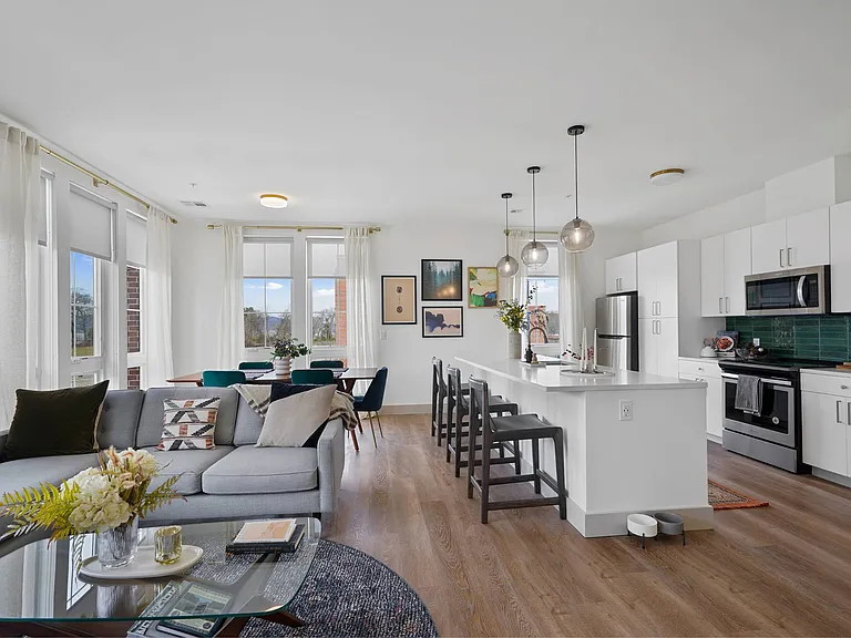 Emerson — Photo 15