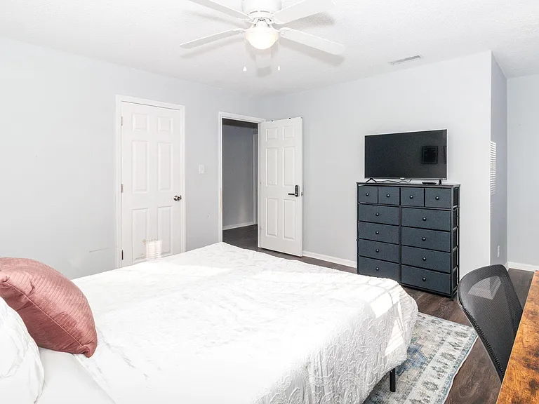 Lecline Cir NE — Photo 1