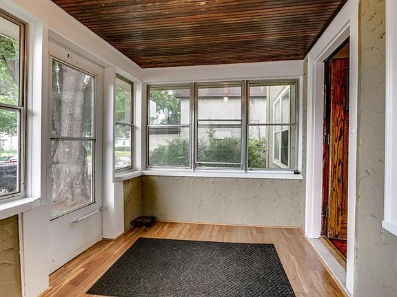 2nd image of 212 10th Ave S