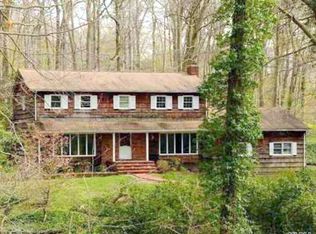 35 Farm Rd, Saint James, NY 11780