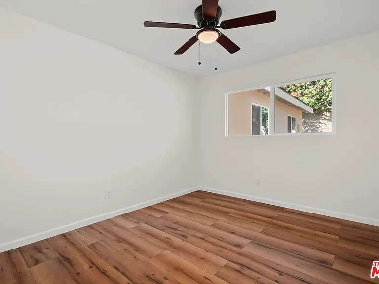 11508 Fenton Ave — Photo 8