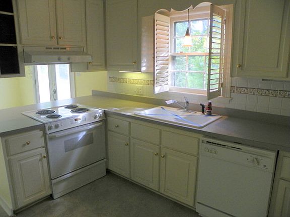 3rd image of 1932 Carolina Cir