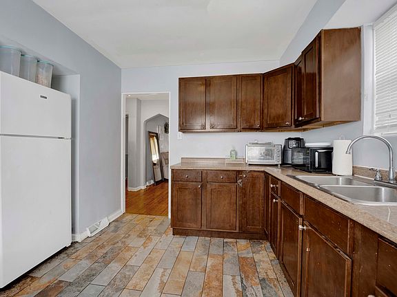 4th image of 321 W 104th St
