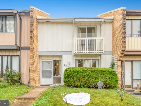 1127 Shannon Pl, Herndon, VA 20170