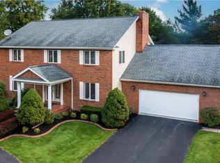 9 Kingston Cir, Lockport, NY 14094