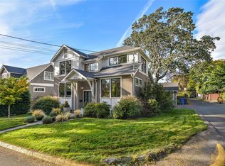 2680 Margate Ave, Oak Bay, BC V8S3A7