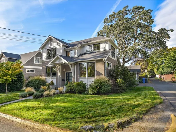2680 Margate Ave, Oak Bay, BC V8S 3A7