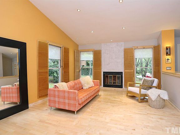 2nd image of 21 Briarfield Ct