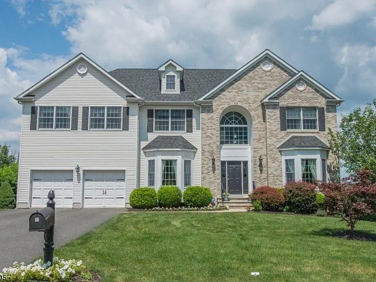 2 Magestro Ct — Photo 1