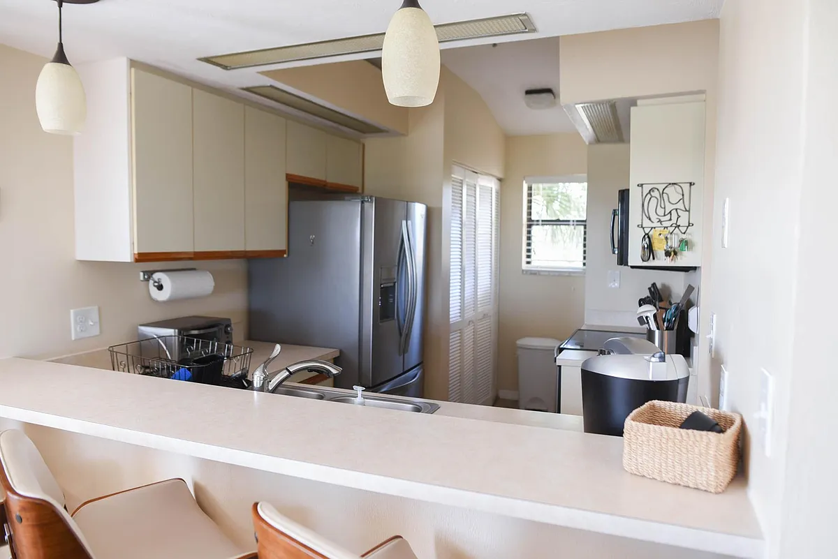 Kitchen - 466 Bouchelle Dr #305