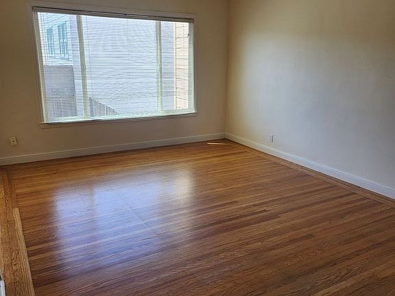 4th image of 2741 Judah St APT 1