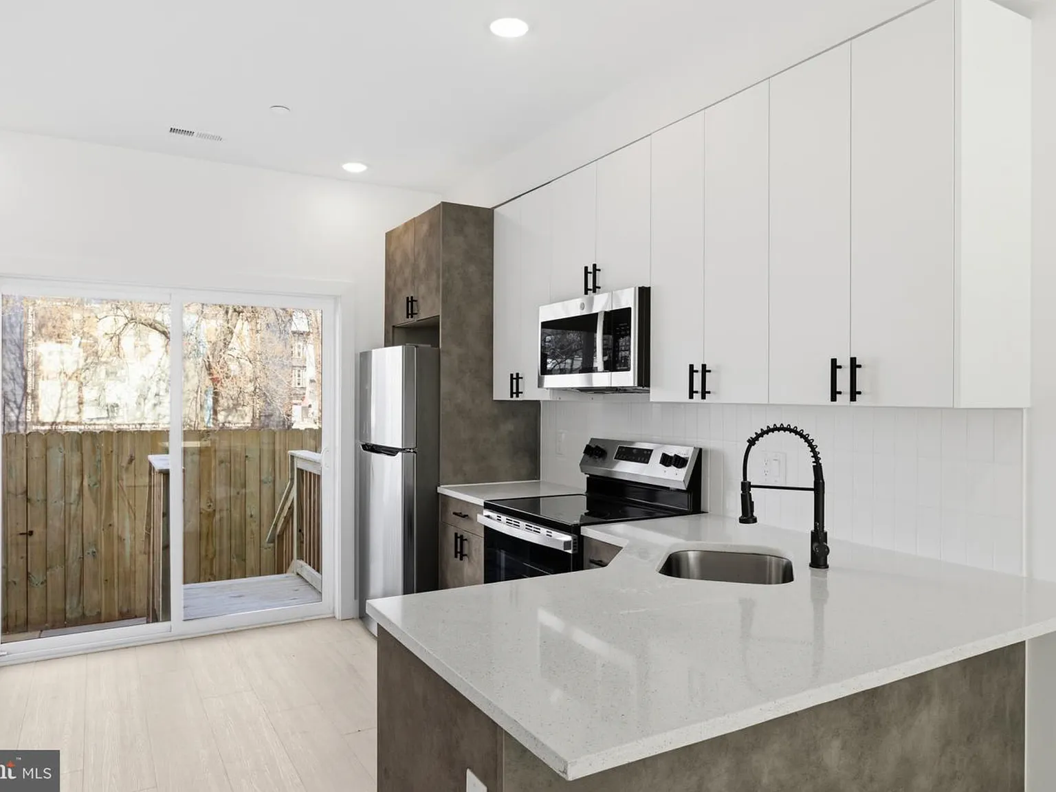1032 W Orleans St — Photo 4