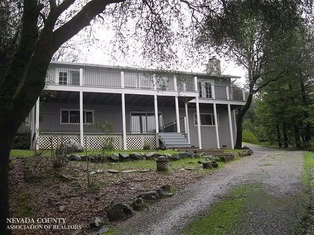 13723 Hemlock Dr photo 1