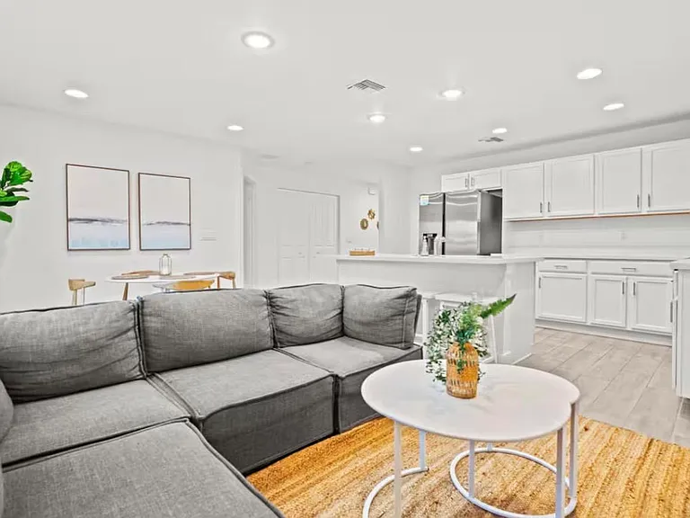565 Lilac Ct — Photo 10