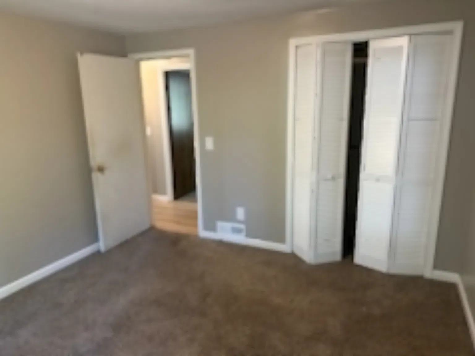 3 bed, 998 sqft, $1,570 — Photo 4