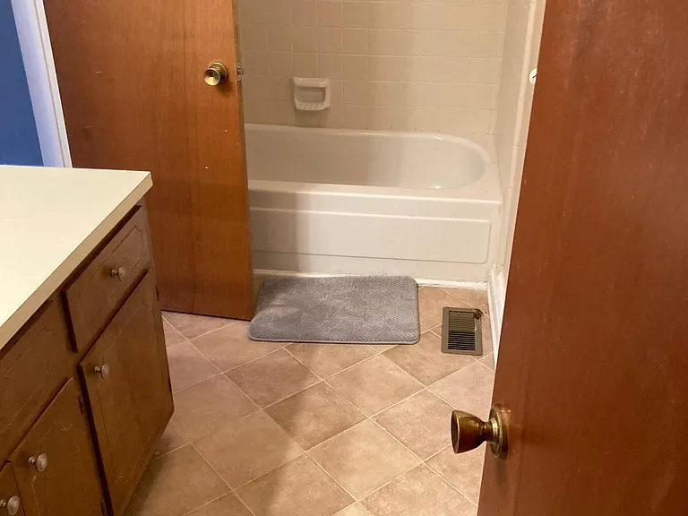 5515 Saint James St — Photo 8