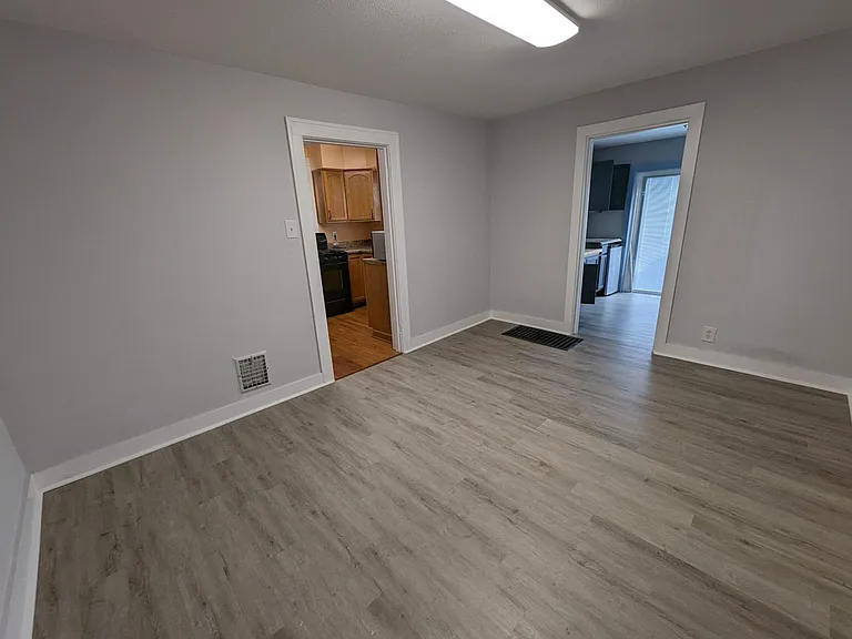1116 Muldowney Ave — Photo 8