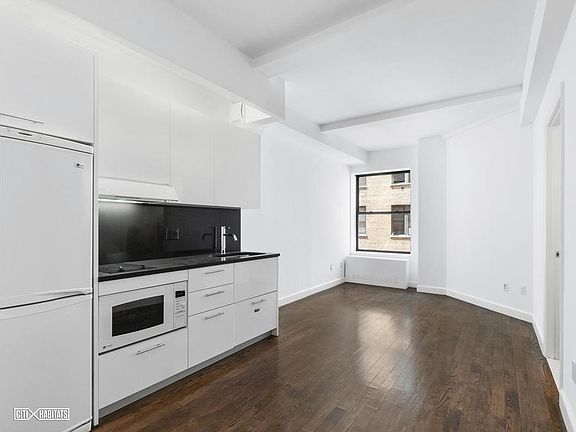 3rd image of 212 W 91st St APT 1039