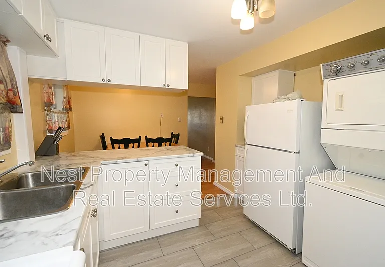 41 Moore St #A — Photo 3
