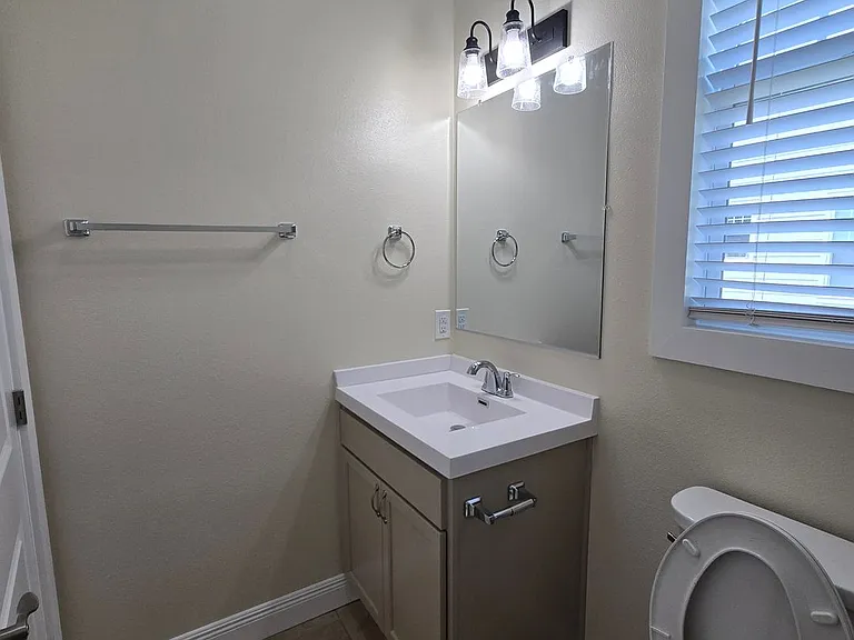 1818 Elvin Dr #B — Photo 11