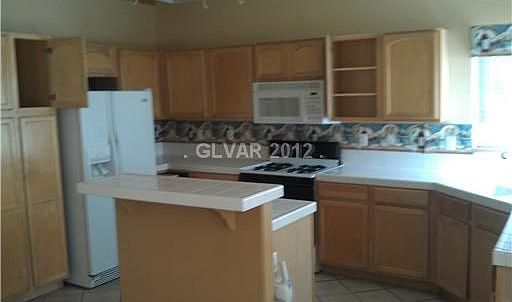 3rd image of 9060 Emery Lake St