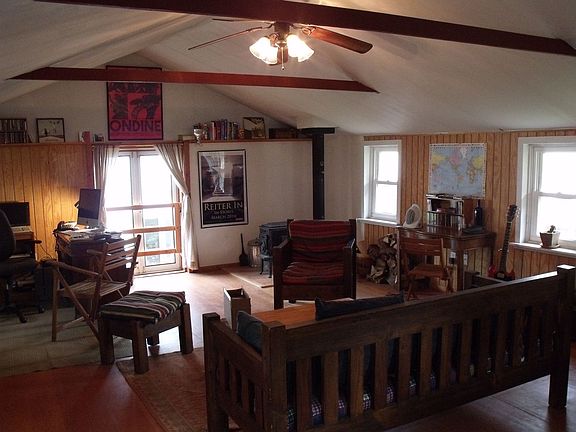 Office / Art Studio - Approx. 450 sq feet. 