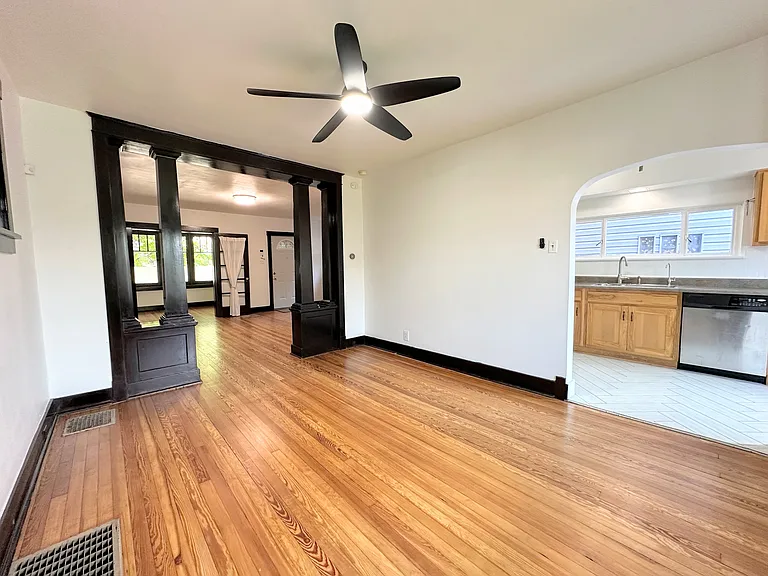 7104 Schoyer Ave — Photo 9