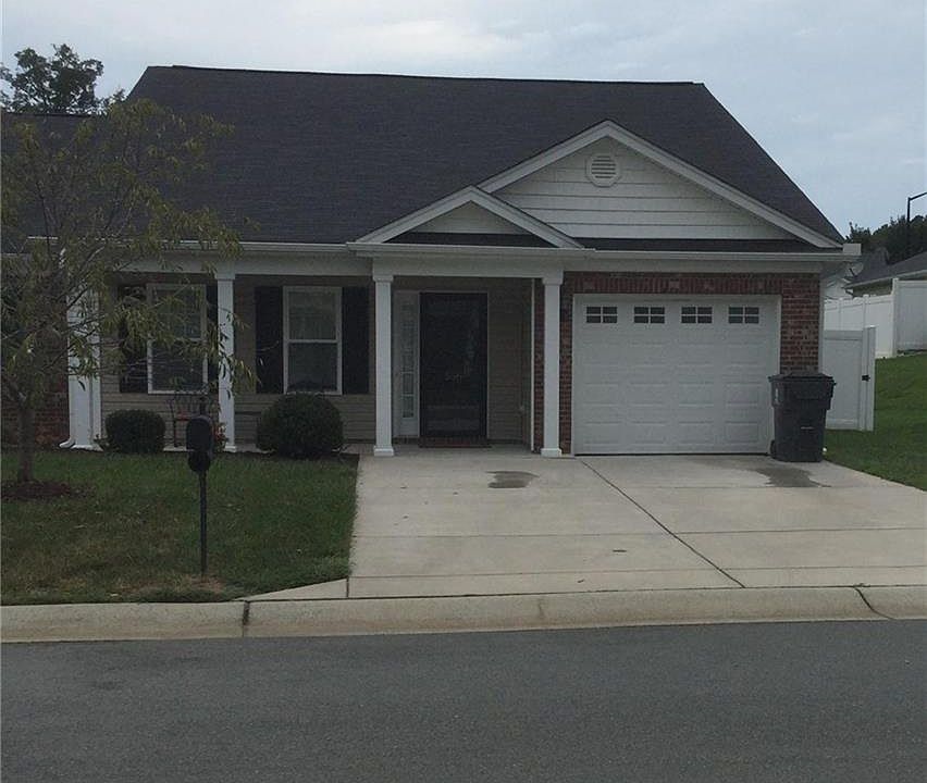 1st image of 556 Dearing Dr
