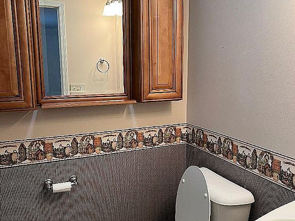 1/2 Bath