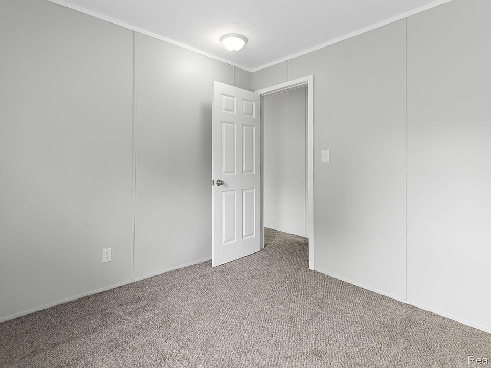 16173 Charlemagne Ave, photo 20