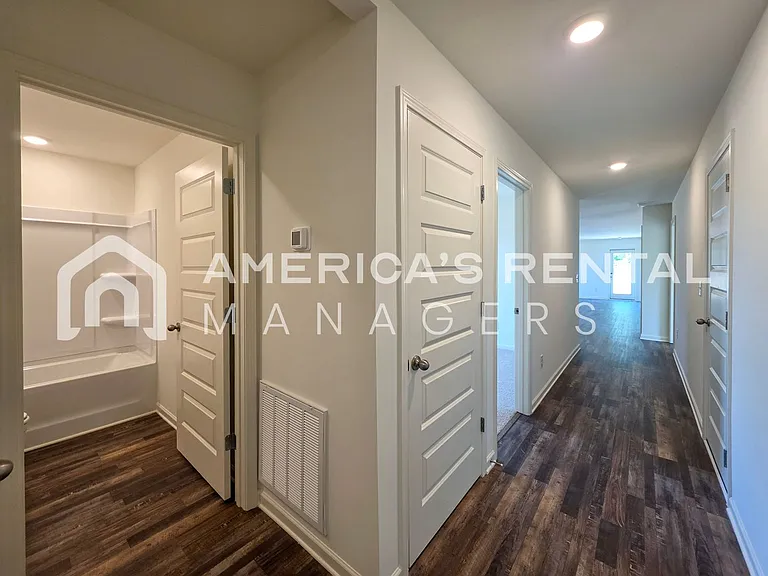 2400 Sky Dr — Photo 9