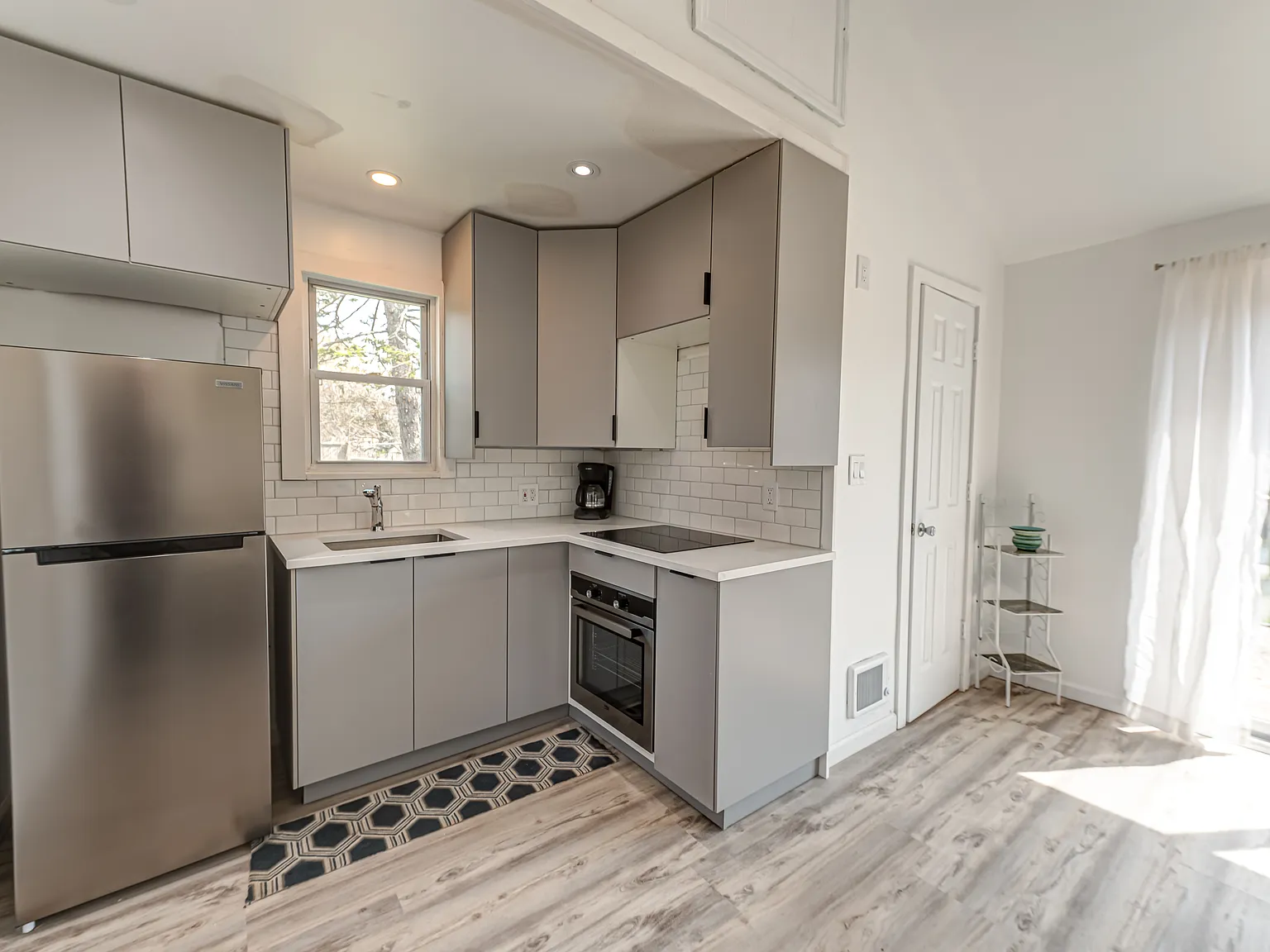 Newly Available July through September Monthly Rental Unit 3 — Photo 3