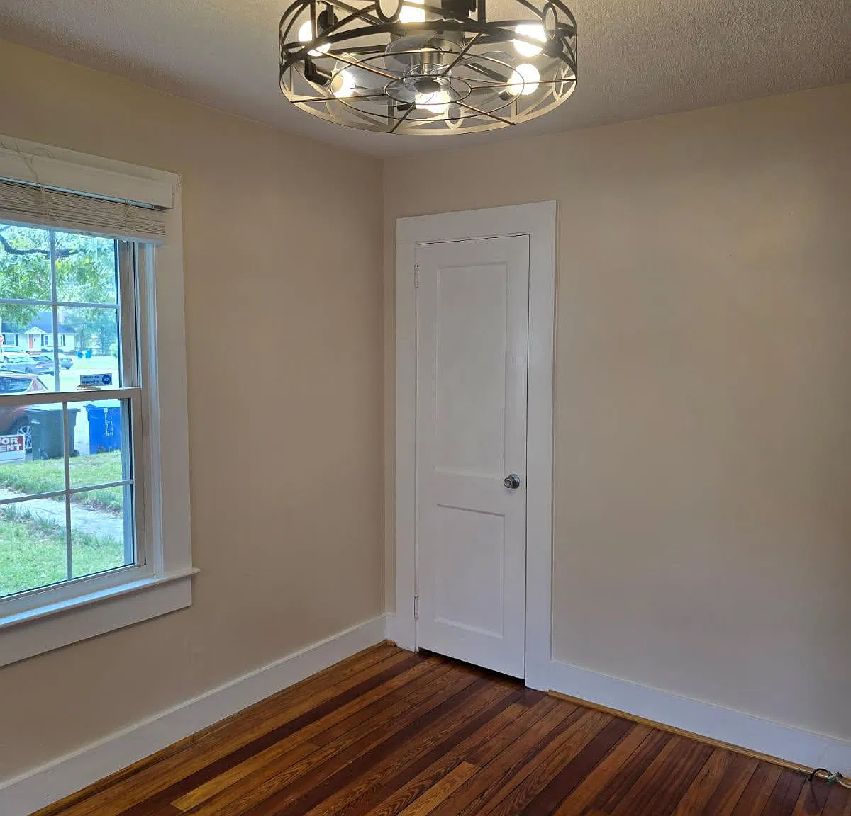 2 bed, 1001 sqft, $1,300 — Photo 3