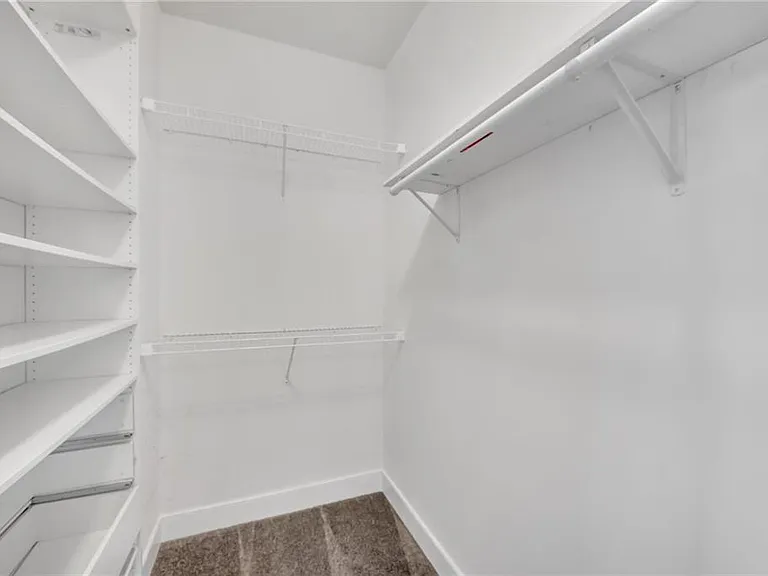 860 Stonehill Ln — Photo 18