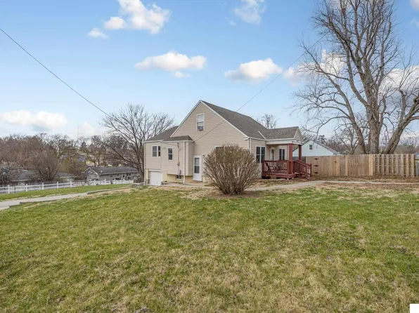 4702 N 52nd St, Omaha, NE 68104