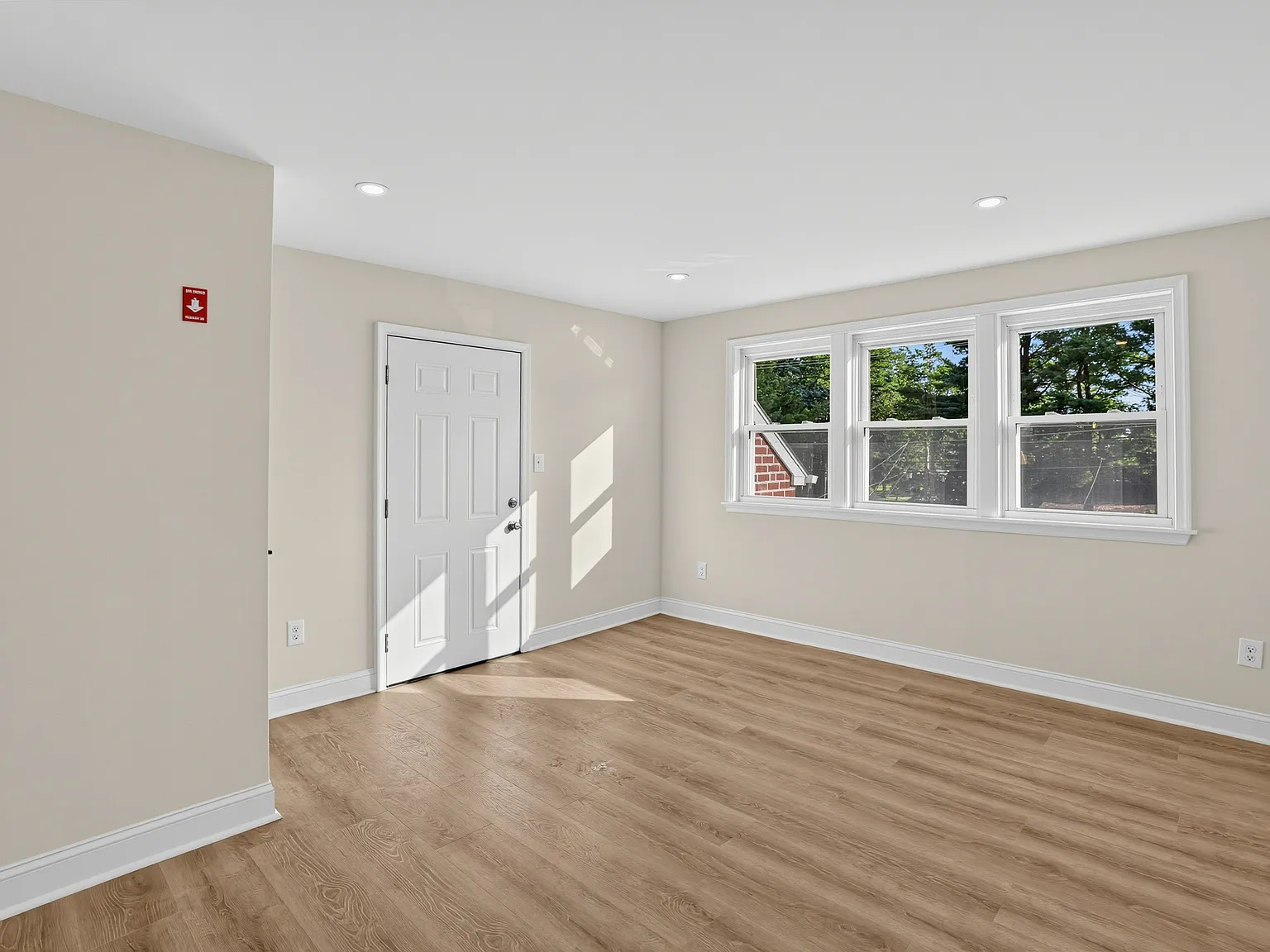 121 Rutledge Ave — Photo 3