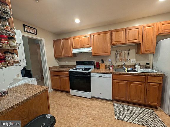 5th image of 11821 Breton Ct #21