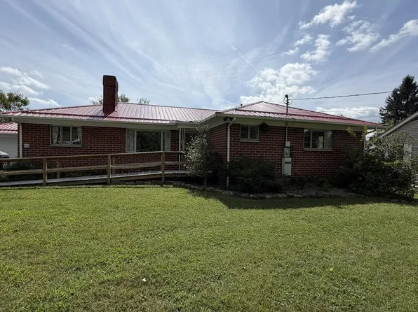 107 Travelers Ln, Beckley, WV 25801
