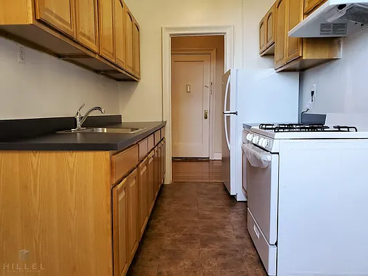 Rented by Hillel Realty Group | media 6