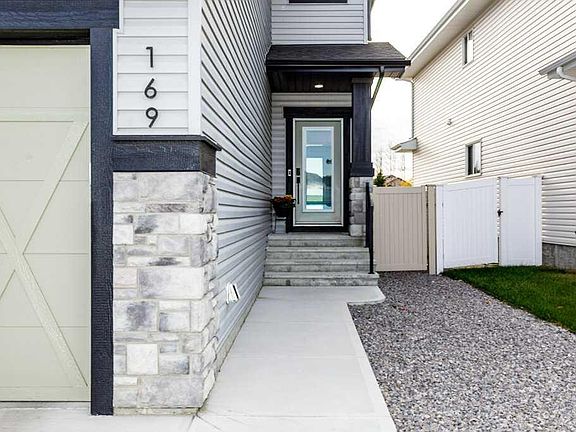 3rd image of 169 Emerald Dr