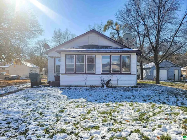 1614 W 28th St, Sioux City, IA 51103