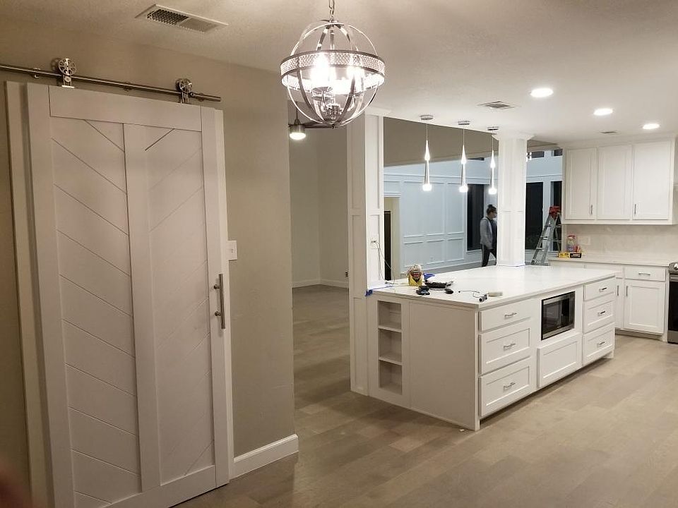 2nd image of 401 Guadalajara Cir